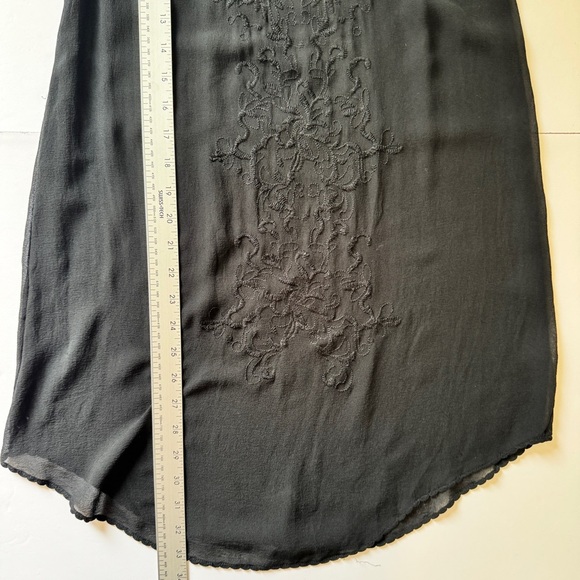 Aritzia Wilfred Tank 100% Silk Black Embroidered Lightweight Sheer Classic Sz XS - Picture 6 of 12
